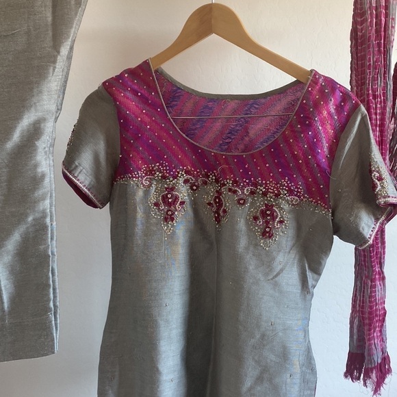 Pakistani Indian Outfit - Picture 2 of 4